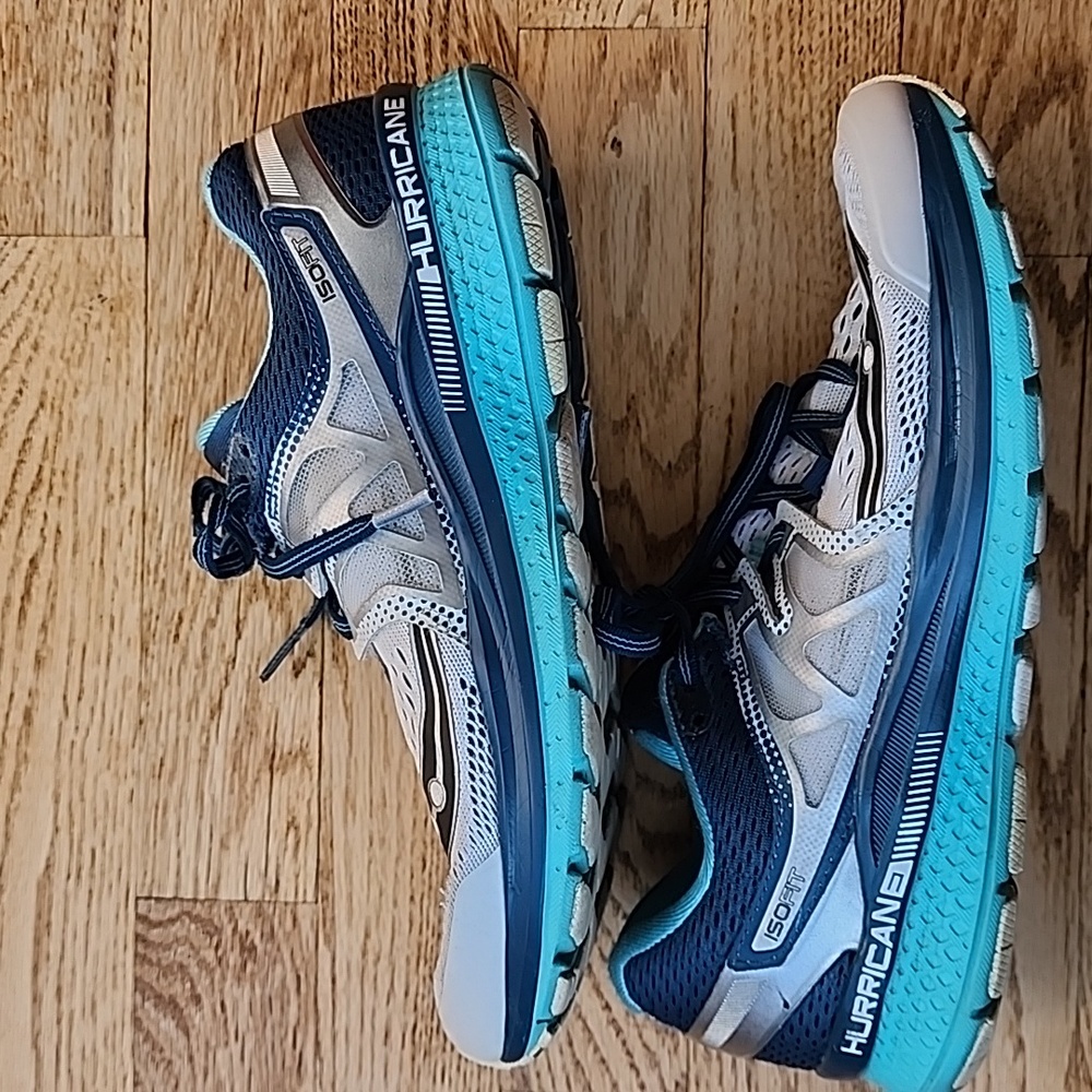 (9) Saucony Hurricane Isofit Running Athletic Athleusure Gym Walking Comfy